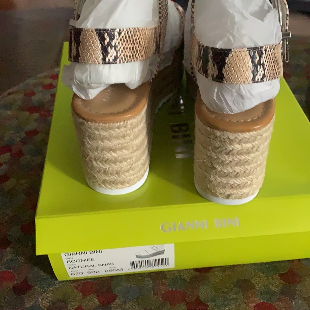 BNWT Gianni Bini Rooniee style snake wedge - Picture 5 of 7